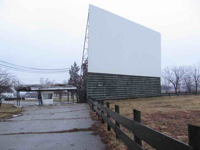 Piqua 36 Drive-In - 2006 Photo (newer photo)